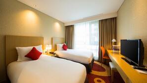 Premium bedding, down duvet, in-room safe, desk