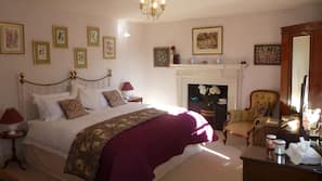 Premium bedding, desk, iron/ironing board, free WiFi