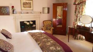 Premium bedding, desk, iron/ironing board, free WiFi