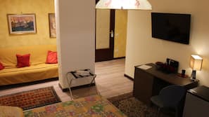 Minibar, una cassaforte in camera, una scrivania, tende oscuranti