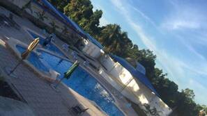 2 outdoor pools, pool umbrellas