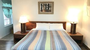 Premium bedding, desk, free WiFi