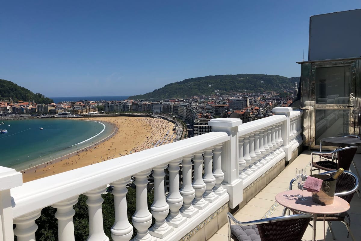 Far Out Inn San Sebastian 2021 Updated Prices Expedia Co Uk