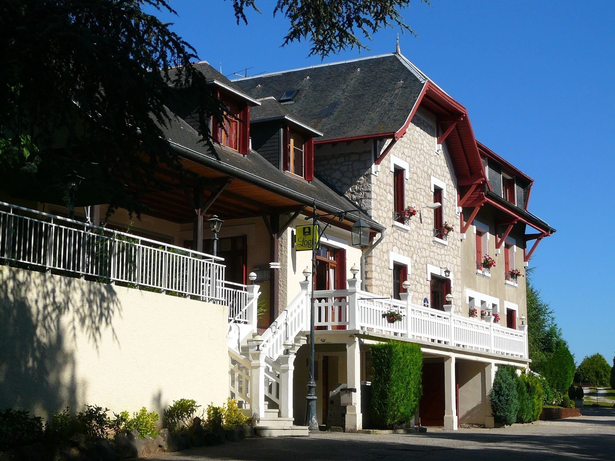 Hôtel Restaurant Ô Pervenches in Chambery in Aix-les-Bains, France