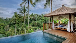 Kolam renang outdoor