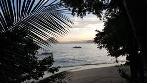 Private beach, white sand, sun-loungers, beach towels