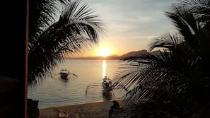 Private beach, white sand, sun-loungers, beach towels