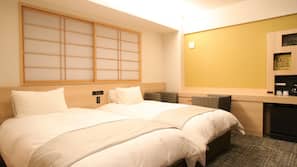 高級寢具、羽絨被、保險箱、書桌