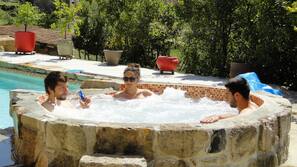 Bain à remous extérieur