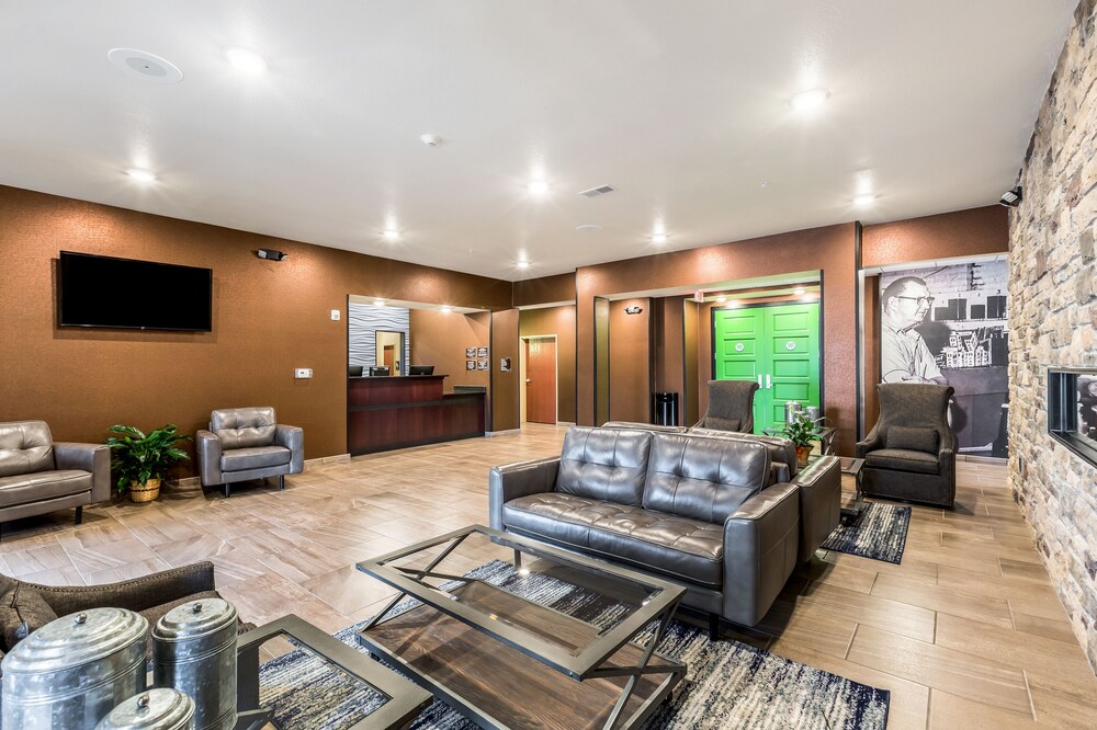 Cobblestone Hotel Suites Stevens Point 2018 Room Prices 117 Outdoor Dining Featured Image Lobby