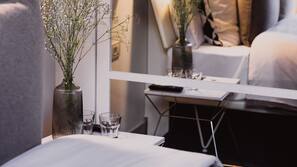 Cortinas opacas, tabla de planchar con plancha, wifi gratis