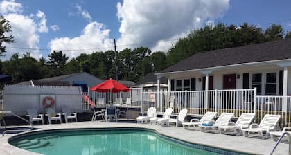 Carriage House Motel Cottages & Suites