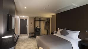 Premium bedding, down comforters, in-room safe, desk