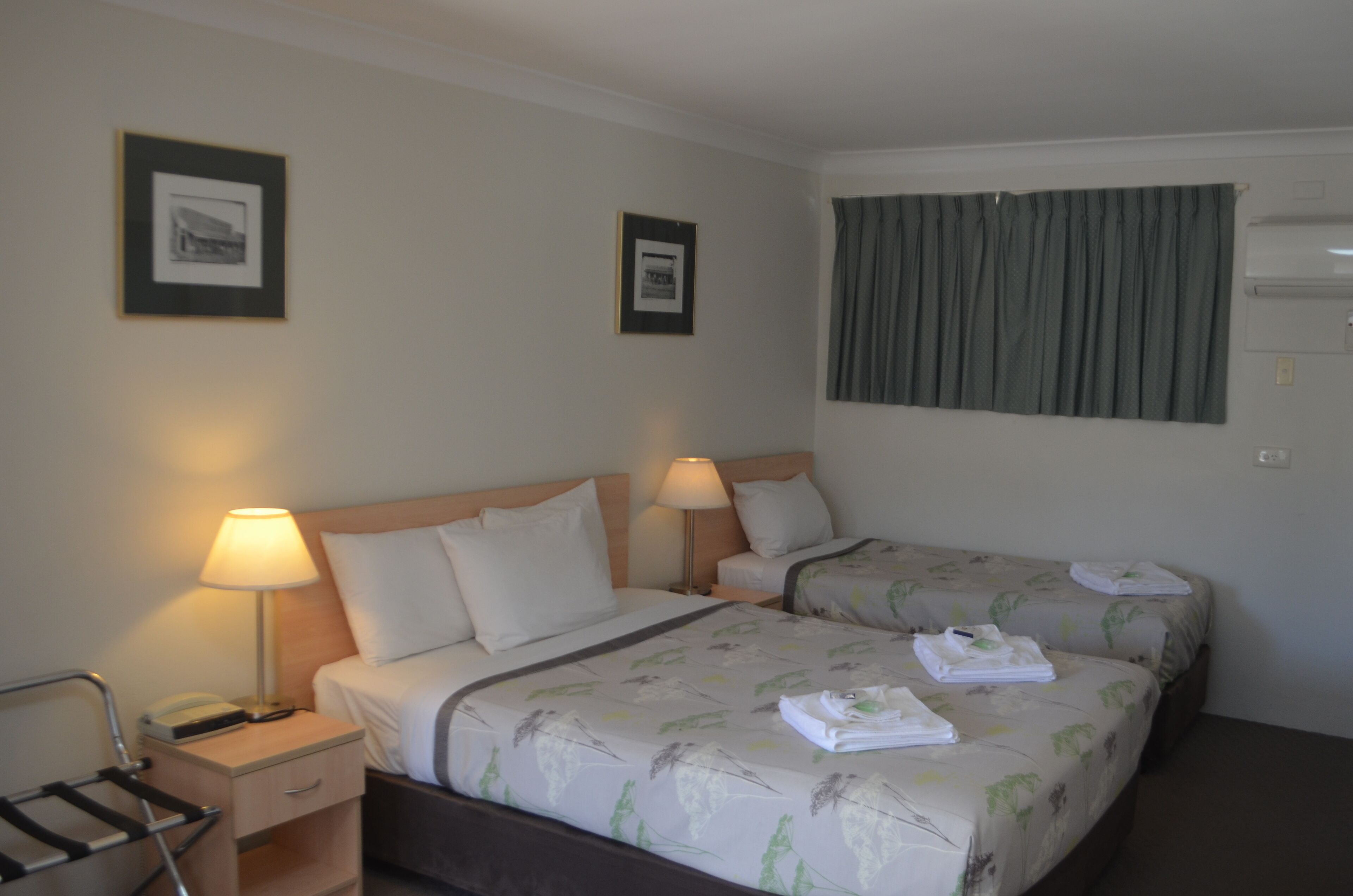 Ten Dollar Town Motel