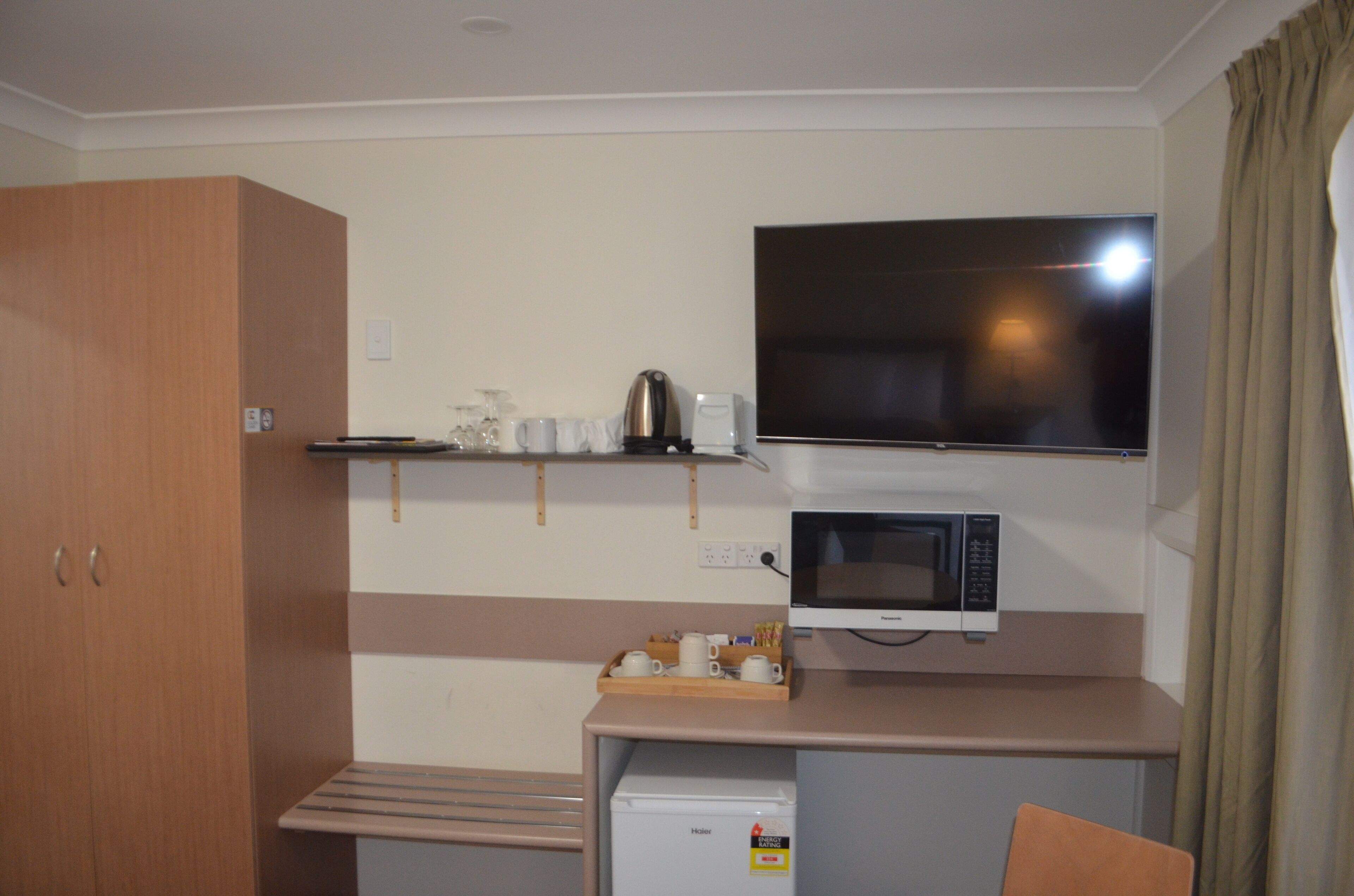 Ten Dollar Town Motel