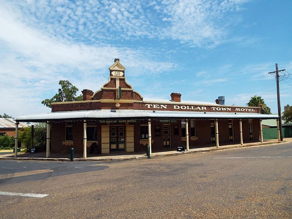 Ten Dollar Town Motel