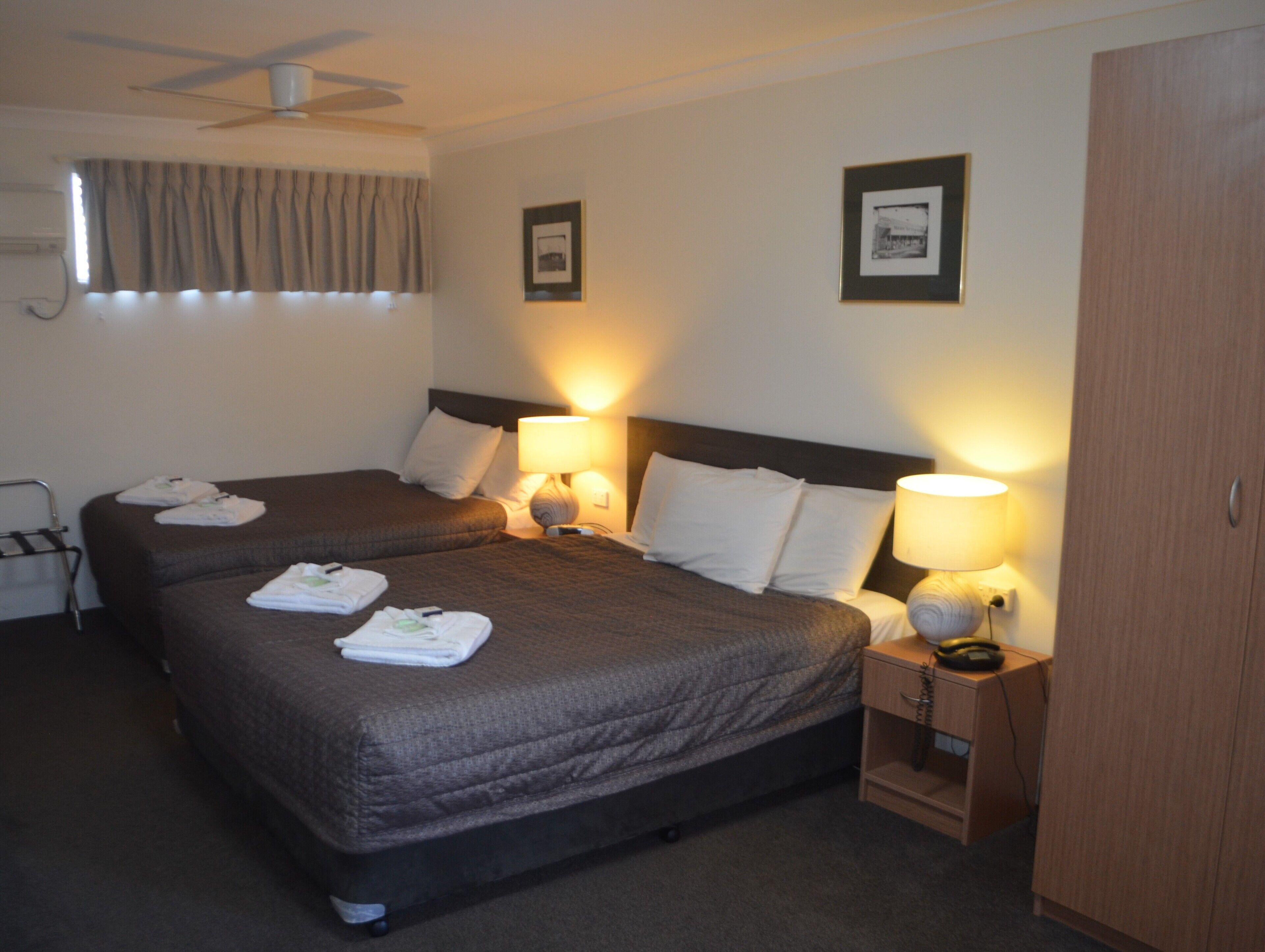 Ten Dollar Town Motel