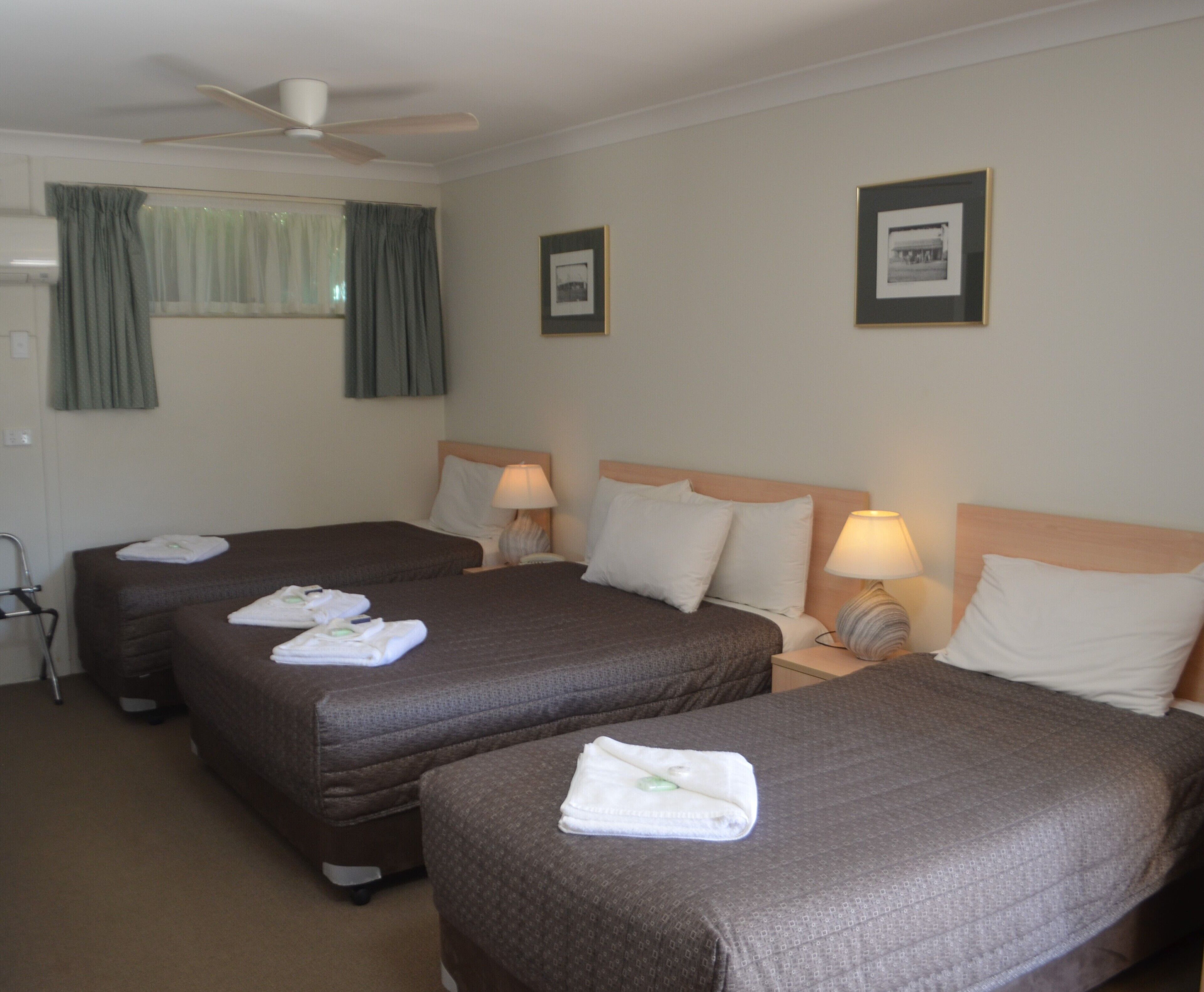 Ten Dollar Town Motel