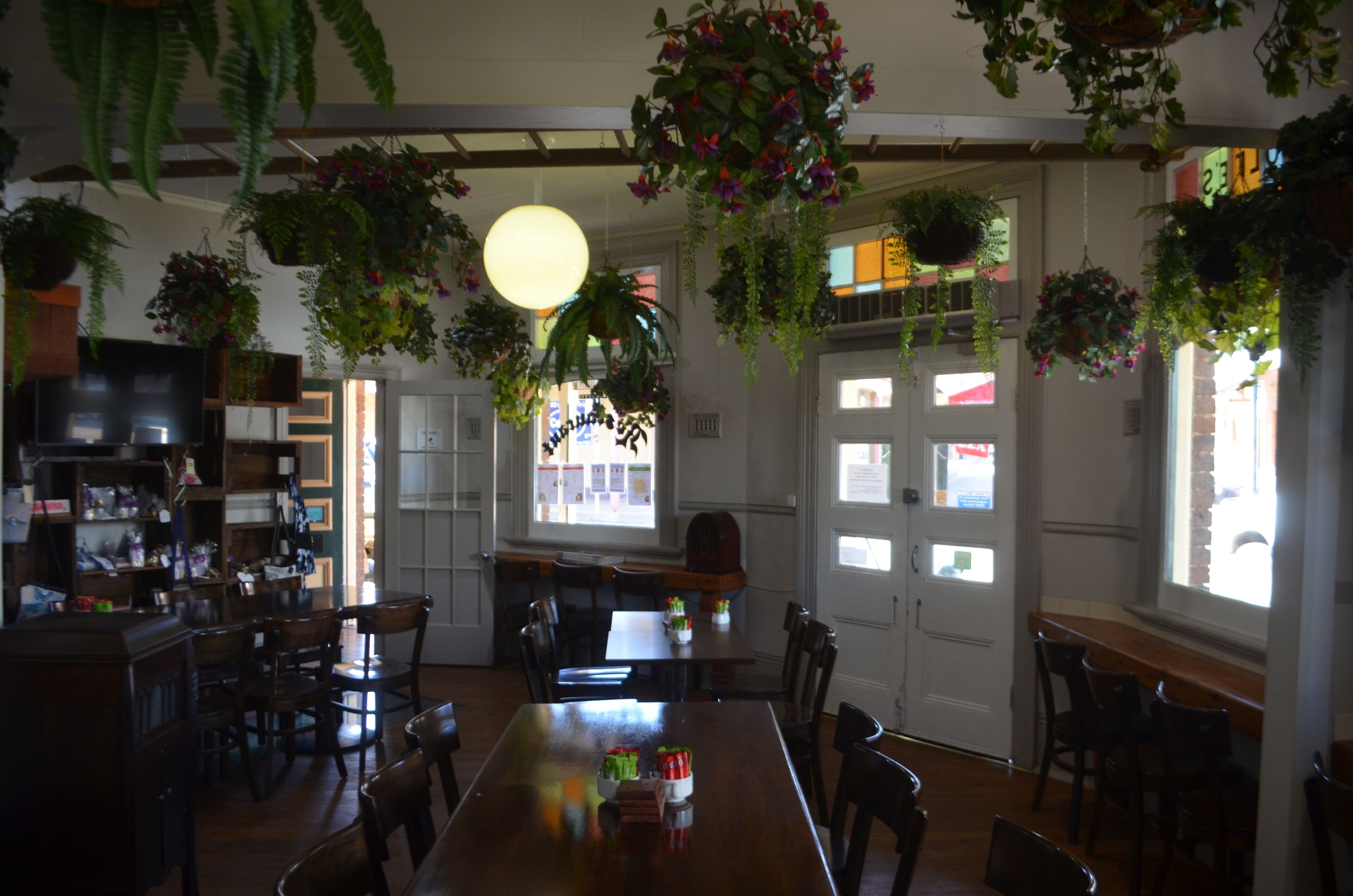 Ten Dollar Town Motel