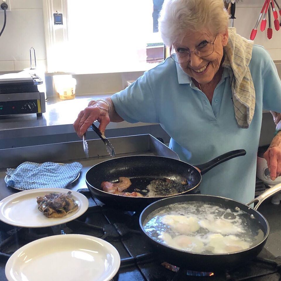 Ten Dollar Town Motel