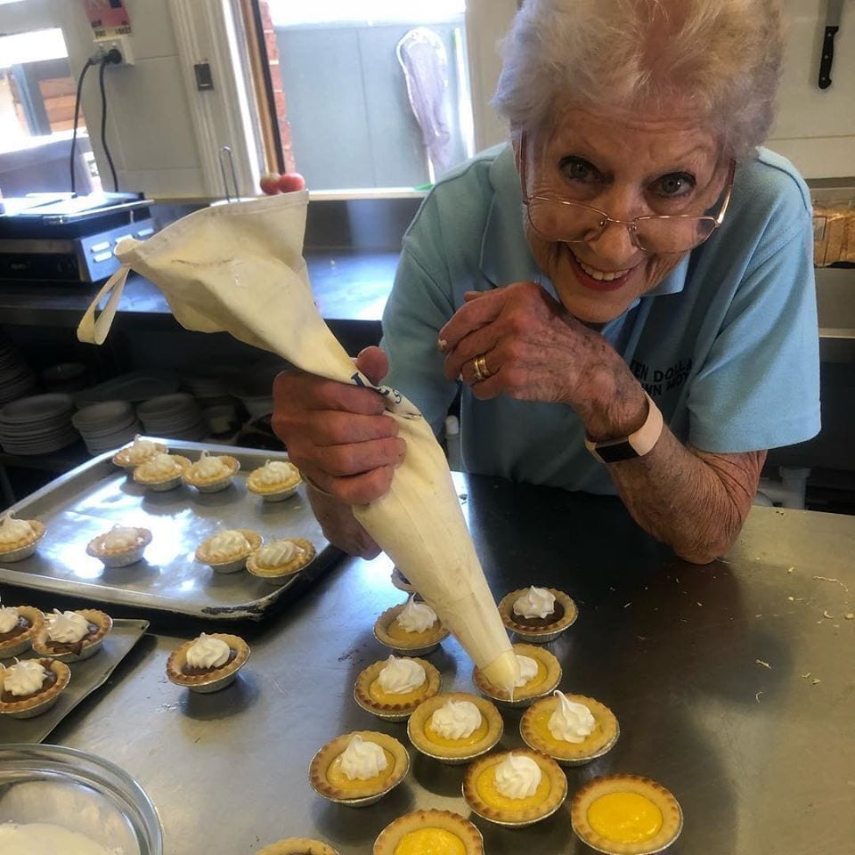 Ten Dollar Town Motel