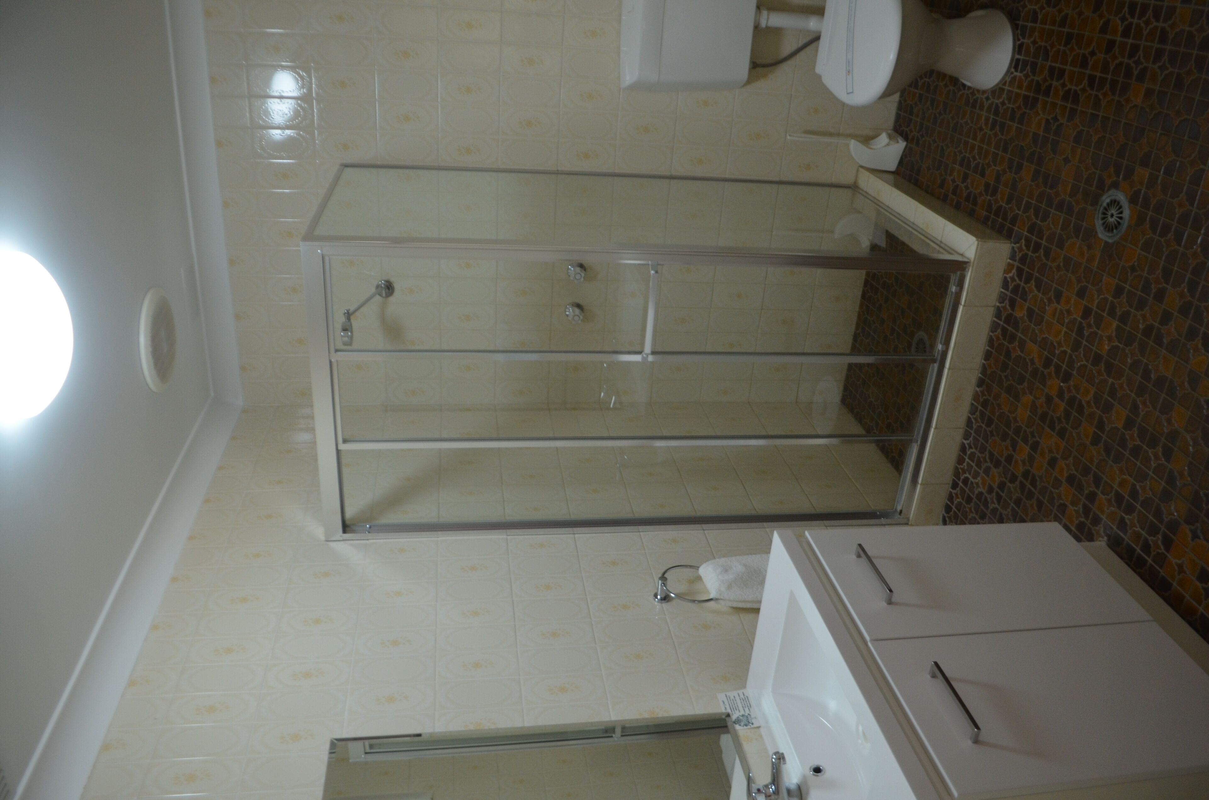 Ten Dollar Town Motel