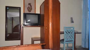 Desk, free WiFi