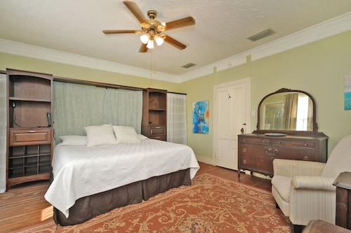 Playa Linda Beach Hotels Find Deals On In Near Playa Linda Beach The Wayward Traveler S Inn