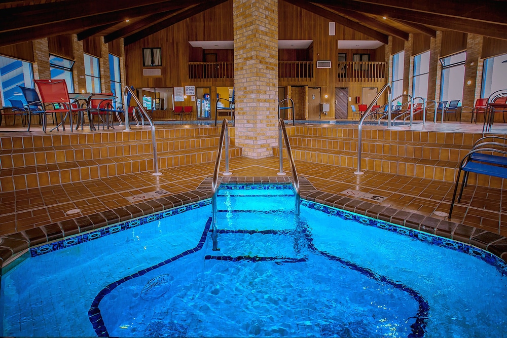 Natura Treescape Resort, Wisconsin Dells 44 Room Prices & Reviews