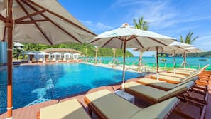 2 outdoor pools