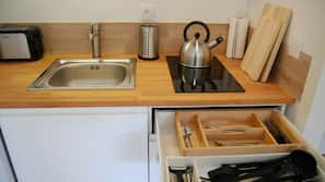 Réfrigérateur, micro-ondes, fourneau de cuisine, machine à expresso