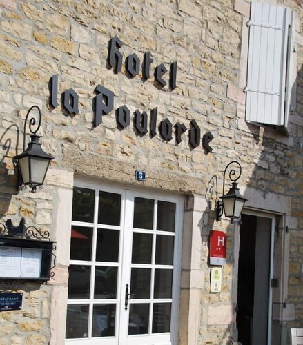 Property entrance, Hôtel la Poularde