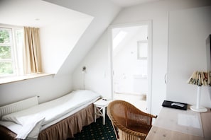 Single Room | Desk, iron/ironing board, cribs/infant beds, rollaway beds