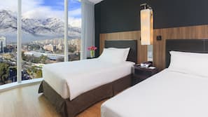 Minibar, caja fuerte, escritorio y cortinas opacas