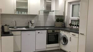 Zimmersafe, Bügeleisen/Bügelbrett, kostenpflichtige Babybetten