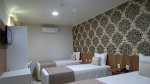 Frigobar, escrivaninha, cortinas blackout, Wi-Fi de cortesia