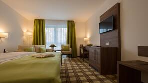 Minibar, Schreibtisch, Bügeleisen/Bügelbrett, kostenlose Babybetten
