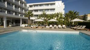 2 piscinas al aire libre, sombrillas, tumbonas