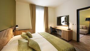 Minibar, coffre-forts dans les chambres, bureau, rideaux occultants