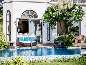 Outdoor pool, pool umbrellas