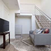 Top 10 West Los Angeles Hotels In 160 Bi Level 1br In West La By Sonder