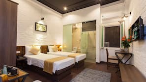 In-room safe, free WiFi