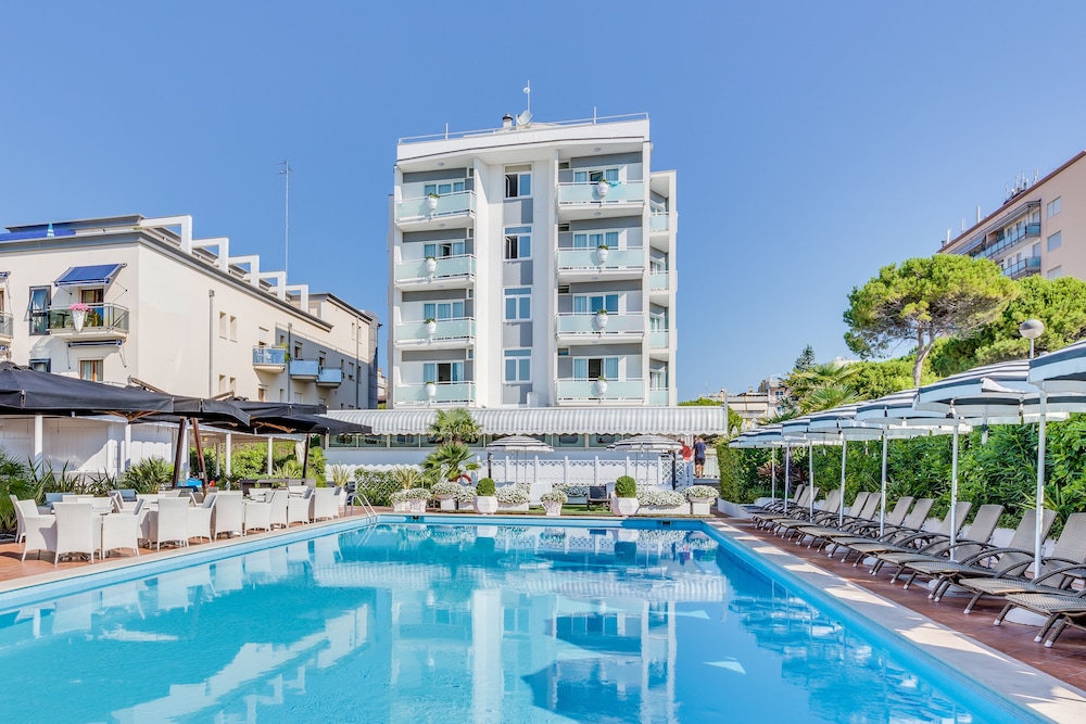 Hotel Delle Rose In Jesolo Hotel Rates Reviews On Orbitz