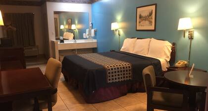Texas Inn and Suites City Center at University Dr.