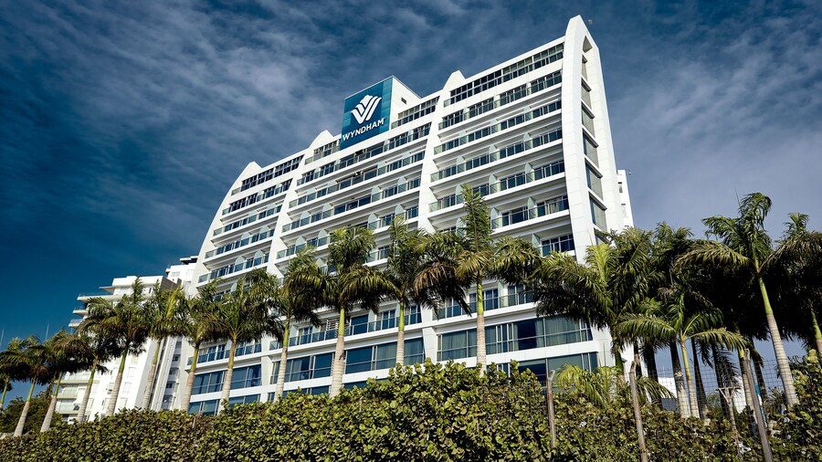 Wyndham Manta Sail Plaza Hotel & Convention Center