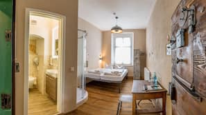 Desk, cribs/infant beds, free WiFi