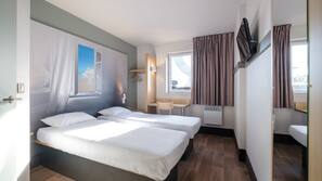 Hochwertige Bettwaren, Schreibtisch, schallisolierte Zimmer