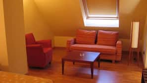 Minibar, in-room safe, desk, free cribs/infant beds