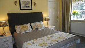 Premium bedding, desk, iron/ironing board, free WiFi