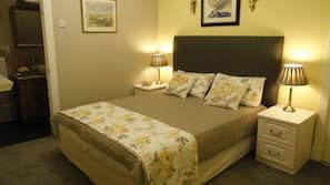 Premium bedding, desk, iron/ironing board, free WiFi